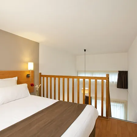 Sejours & Affaires Ducs De Bretagne 3* נאנט