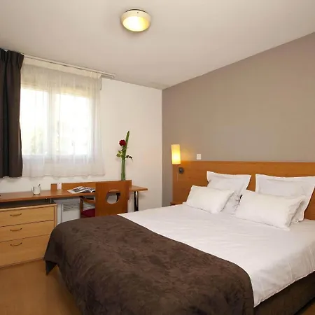 Sejours & Affaires Ducs De Bretagne מלון דירות